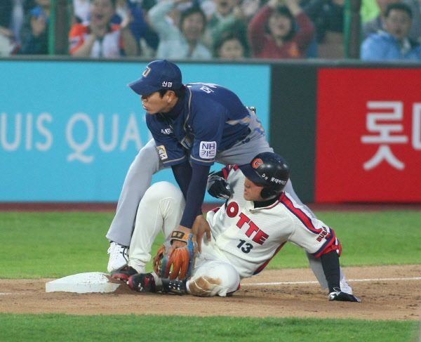 1회 2타점 3루타를 쳐낸 황재군선수